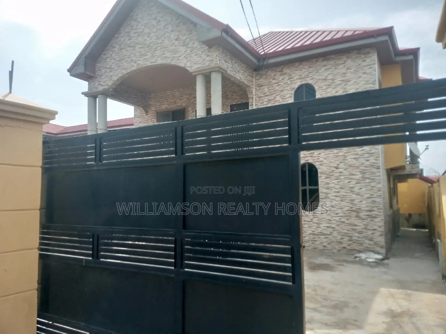 3bdrm Apartment in Hfc Estate, Spintex for rent