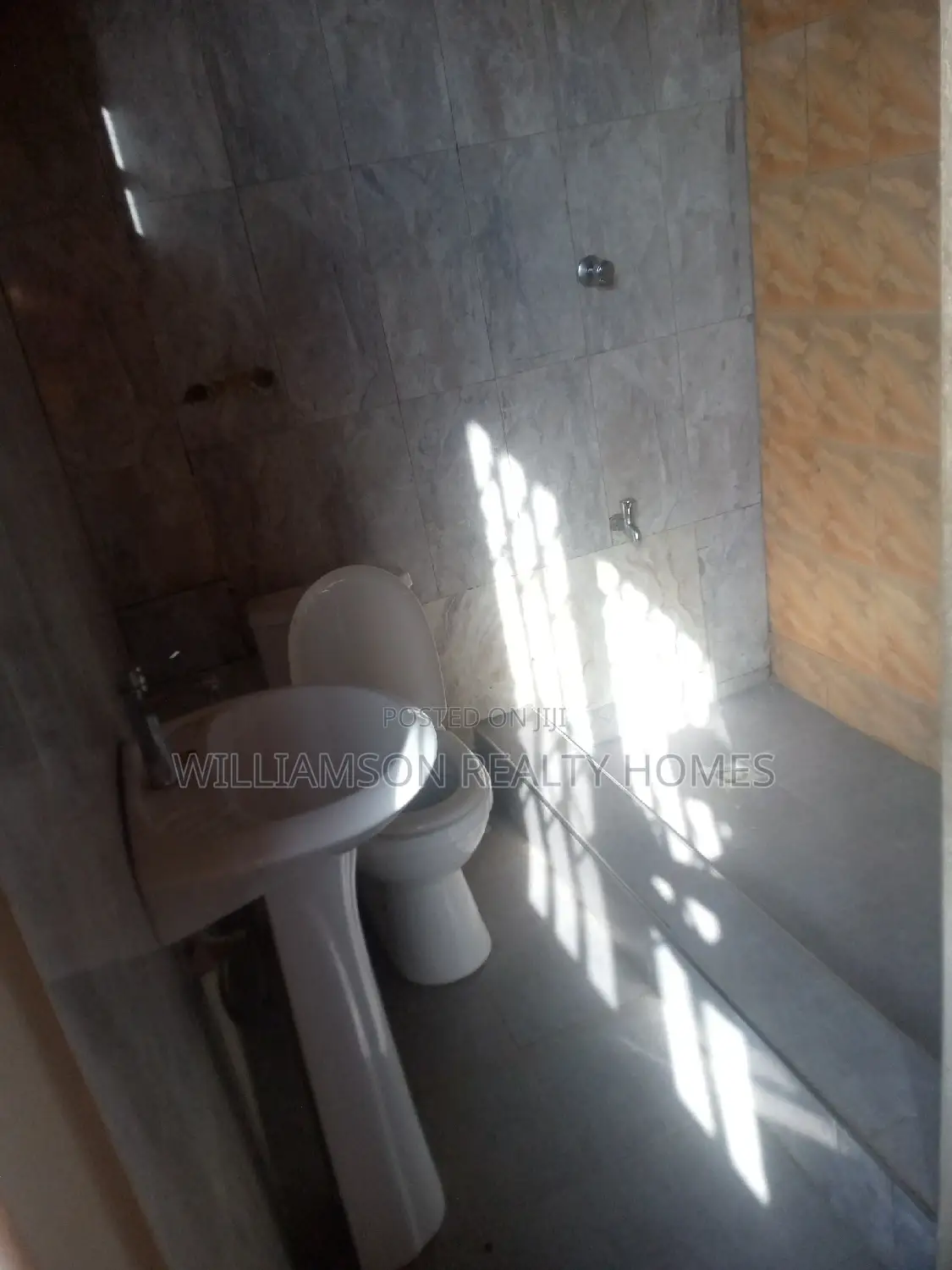 1bdrm Apartment in Hfc Estate, Spintex for rent