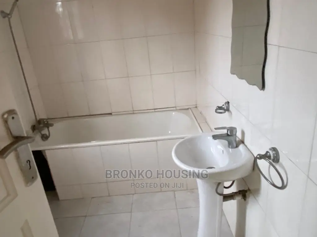 3bdrm House in Bronko Housing, Lashibi for rent