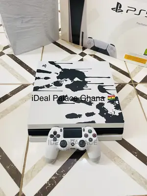 PS4 PRO 1TB Limited White and Black Edition
