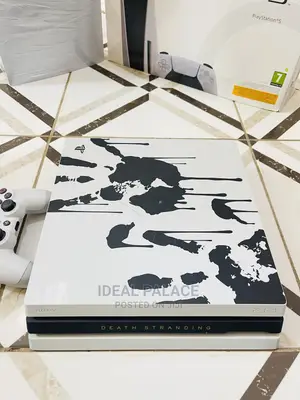 PS4 PRO 1TB Limited White and Black Edition