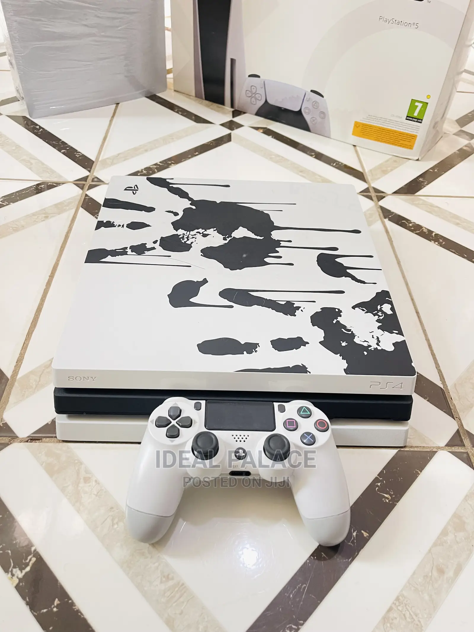 PS4 PRO 1TB Limited White and Black Edition