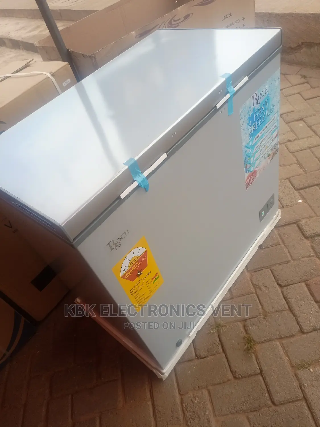 Roch 200ltr Chest Freezer +Glass Top