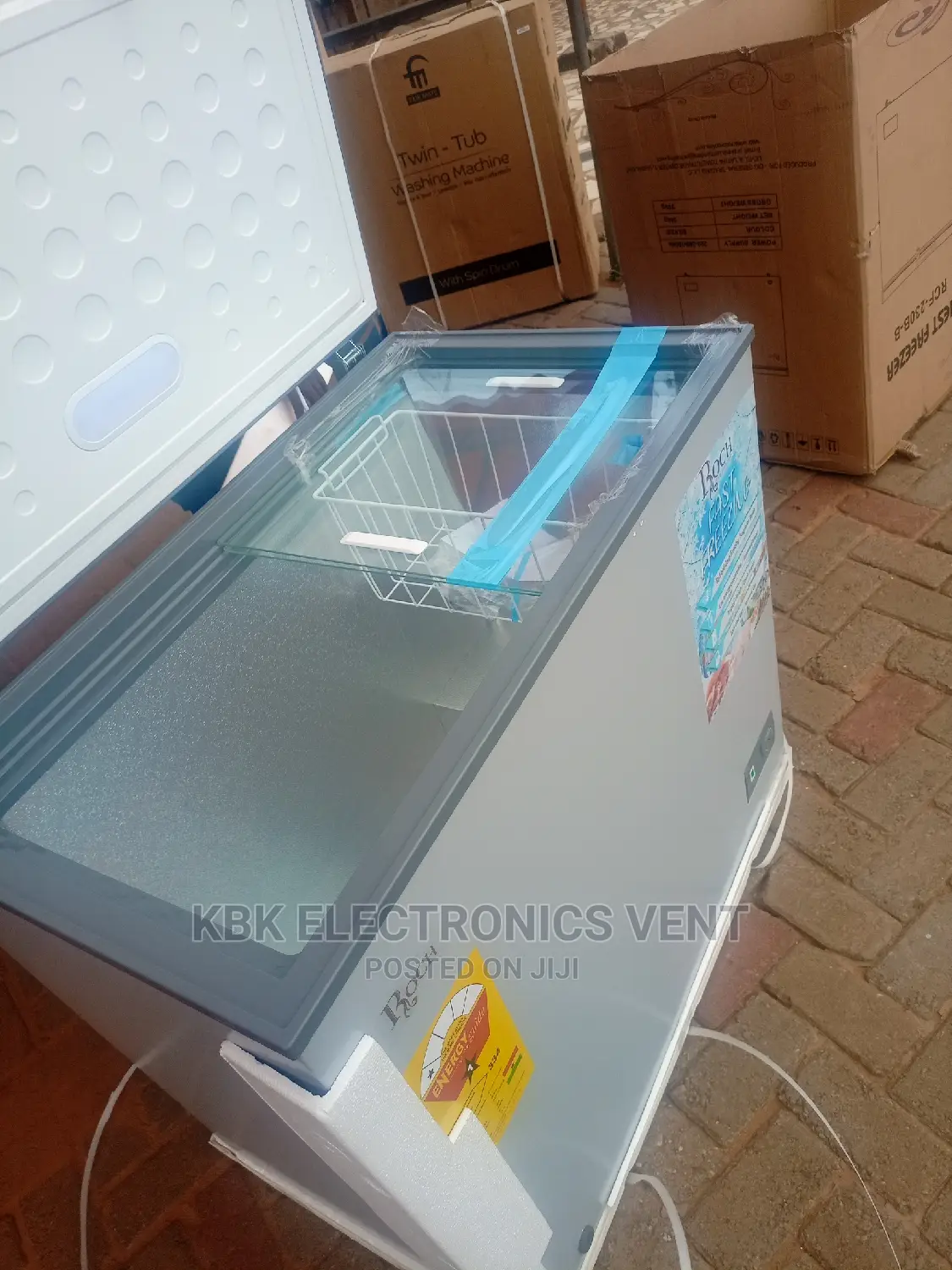 Roch 200ltr Chest Freezer +Glass Top