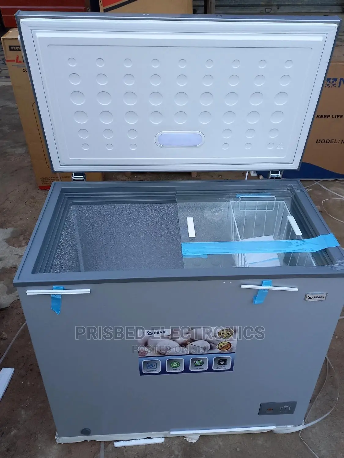 Pf()Pearl Chest Freezer 200 Litres With Glass on Top