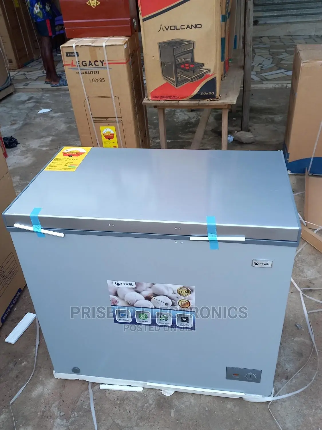 Pf()Pearl Chest Freezer 200 Litres With Glass on Top