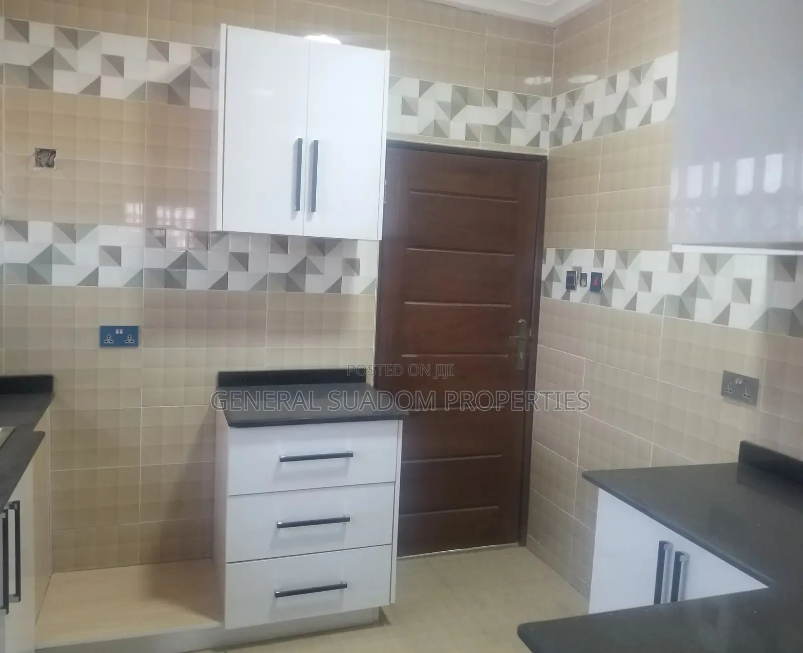 2bdrm Apartment in Suadom Properties, Baatsona Total for rent