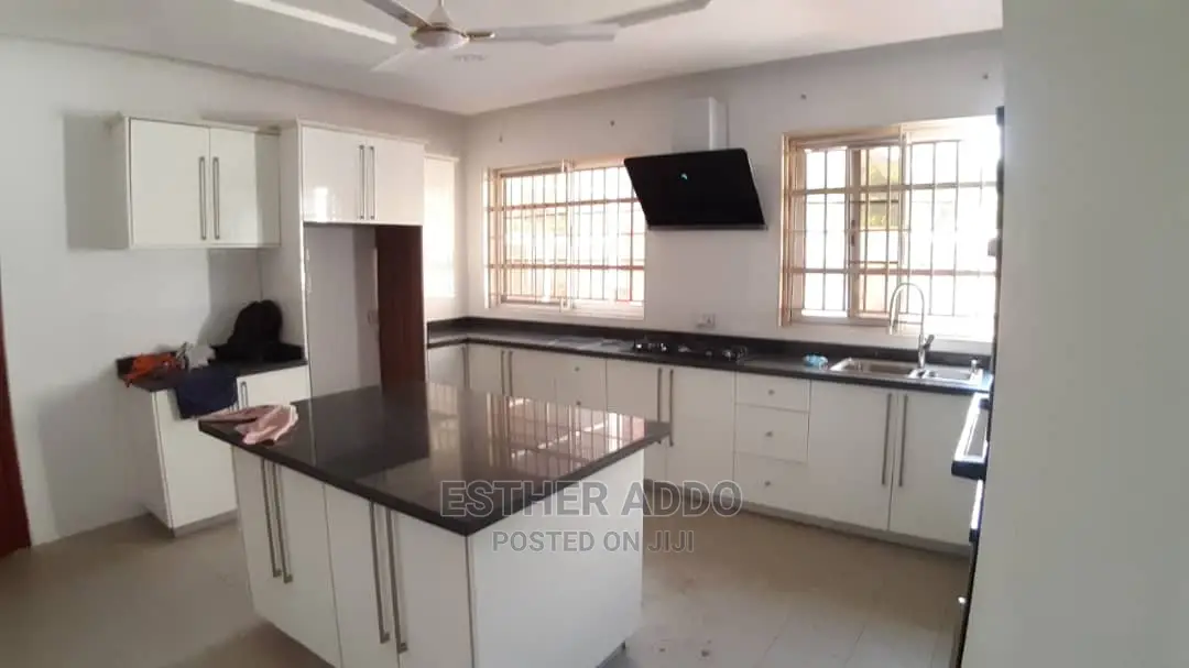 5bdrm Mansion in East Legon for rent