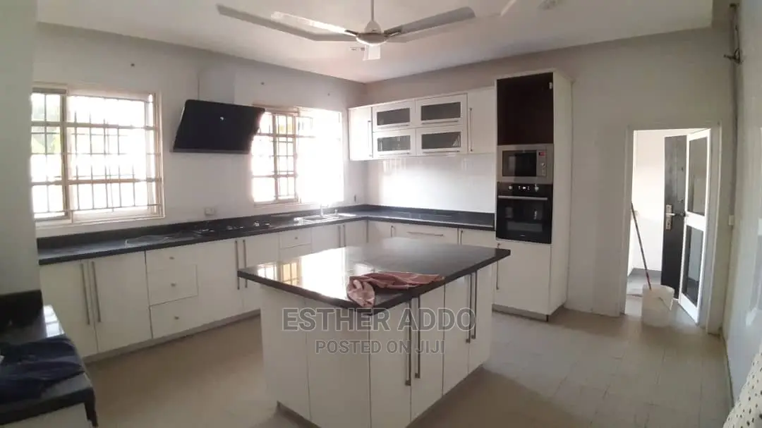 5bdrm Mansion in East Legon for rent