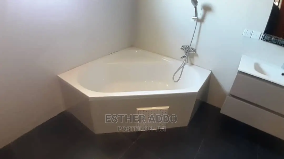 5bdrm Mansion in East Legon for rent