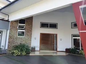 5bdrm House in Airport Hills for Sale