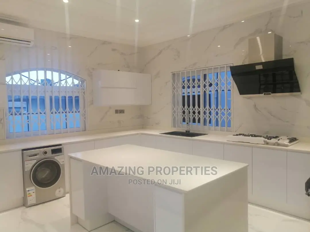 5bdrm House in 5 Bedrooms Self for Sale