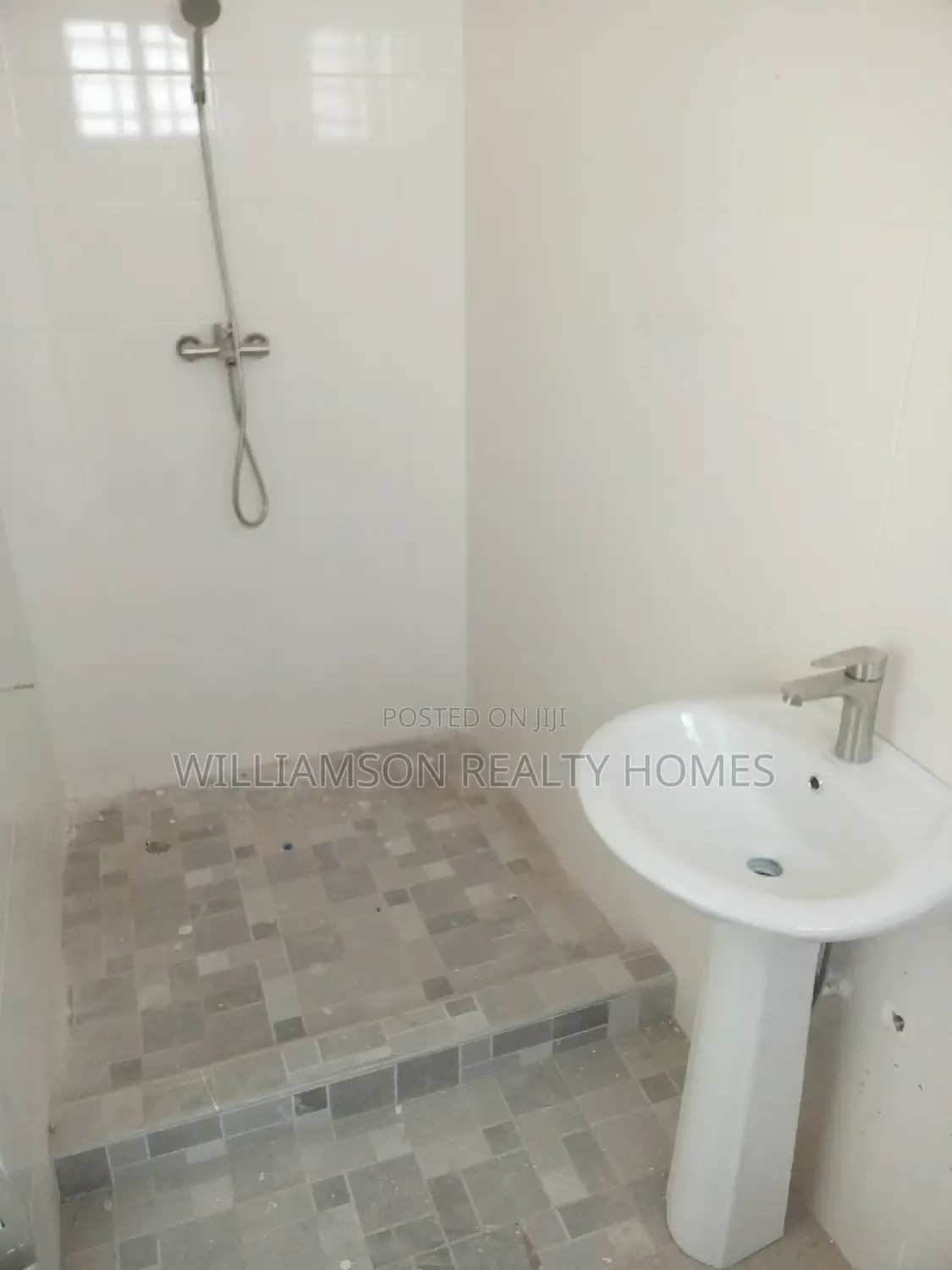 4bdrm House in Tempo Estate, Spintex for sale