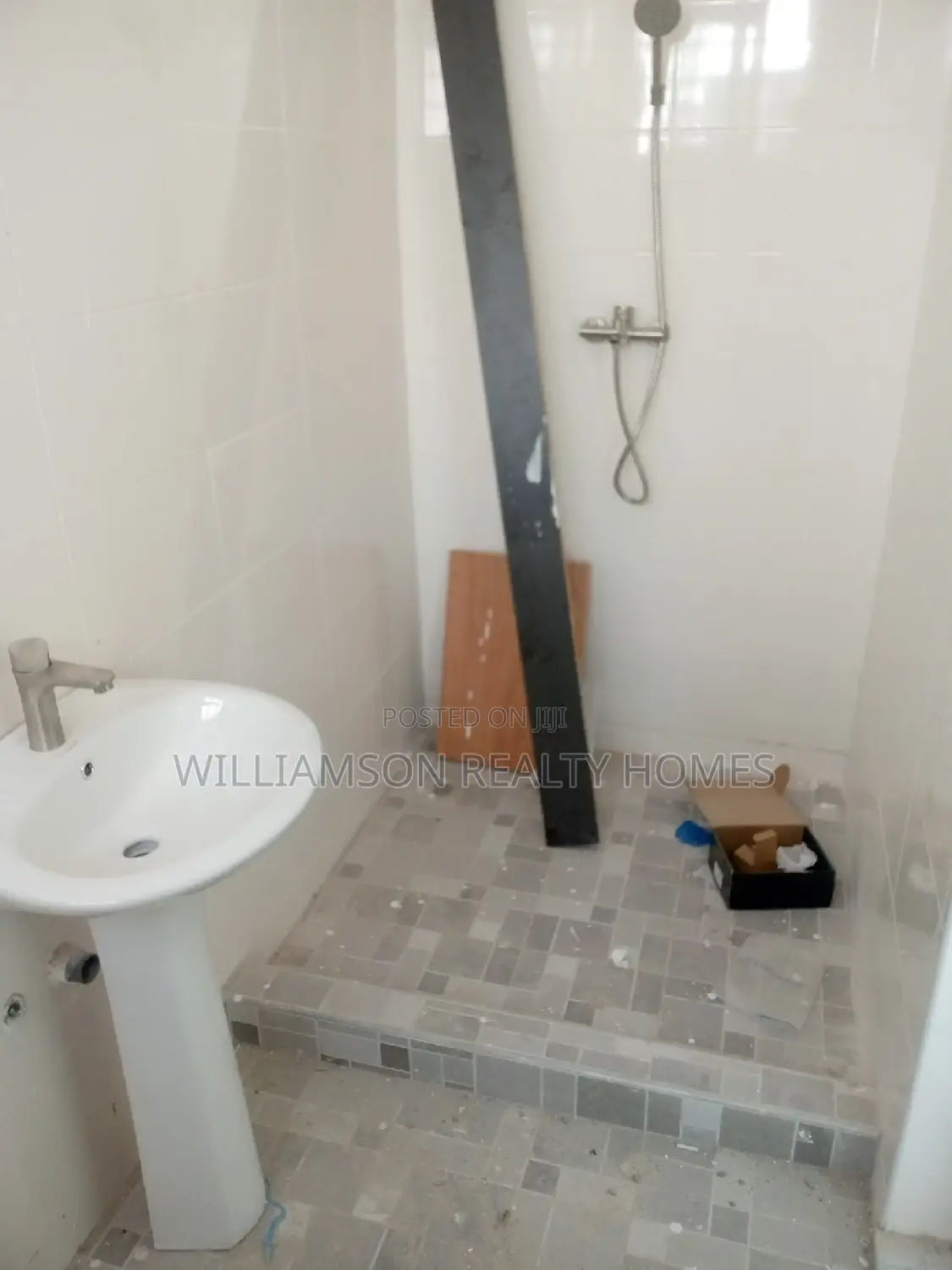 4bdrm House in Tempo Estate, Spintex for sale