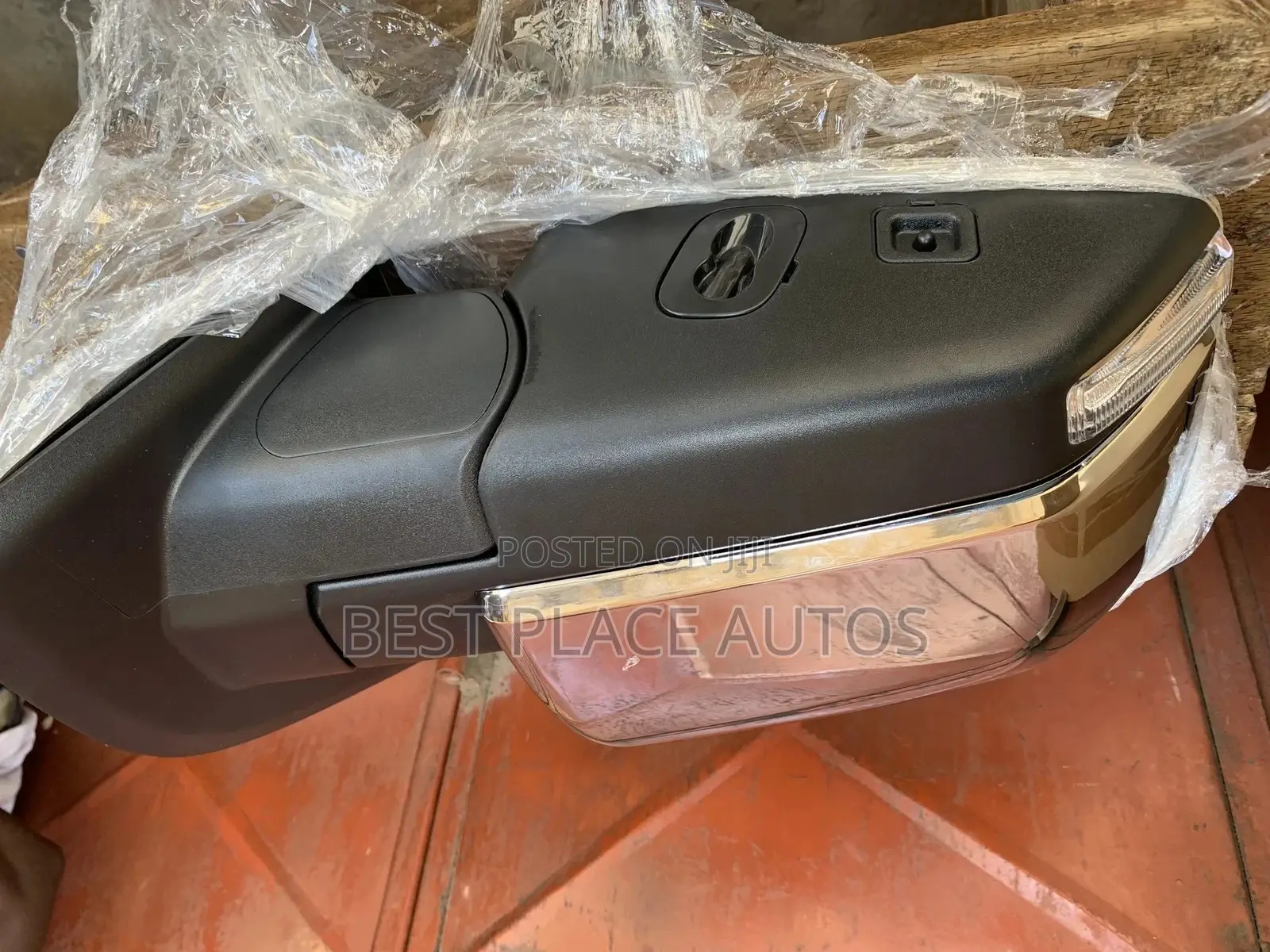 Ford F-150 17 Side Mirror With Light And Camera Chrome Cover