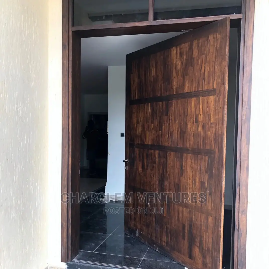 5bdrm Duplex in East Legon for Sale
