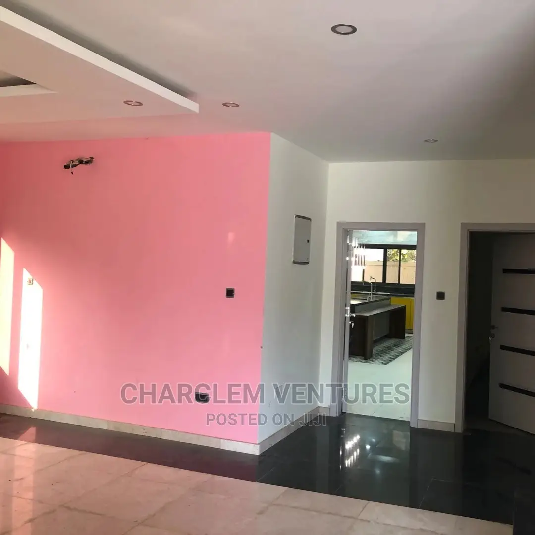 5bdrm Duplex in East Legon for Sale