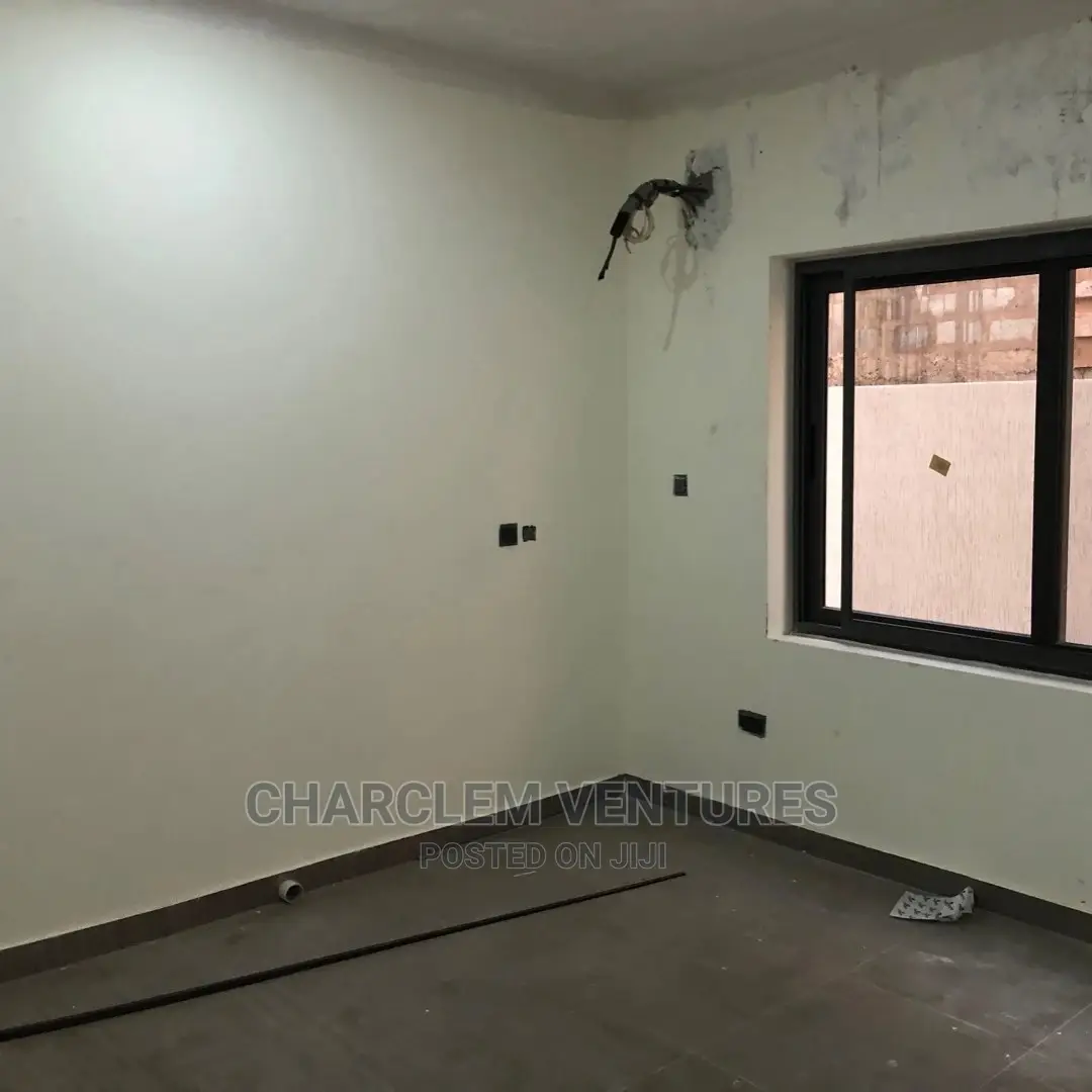 5bdrm Duplex in East Legon for Sale