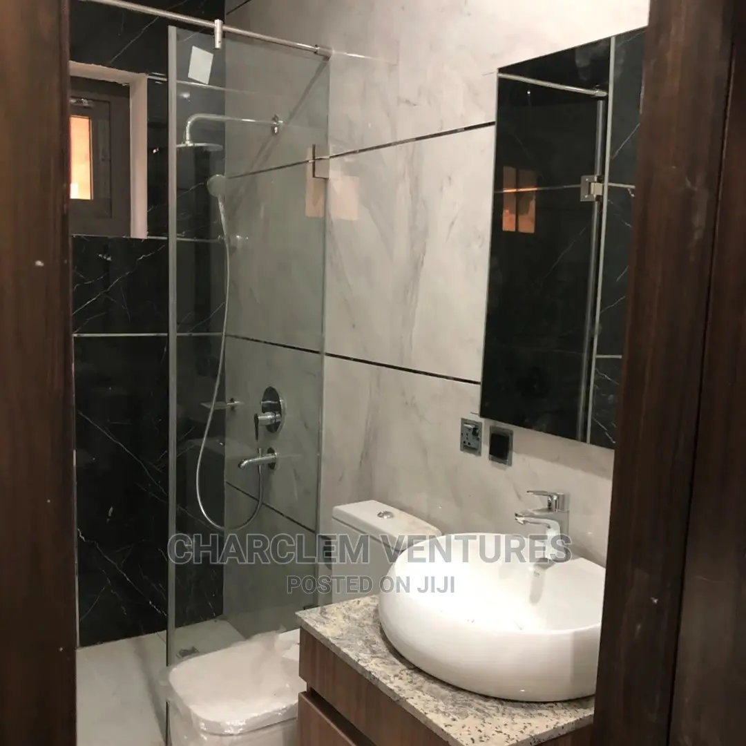 5bdrm Duplex in East Legon for Sale