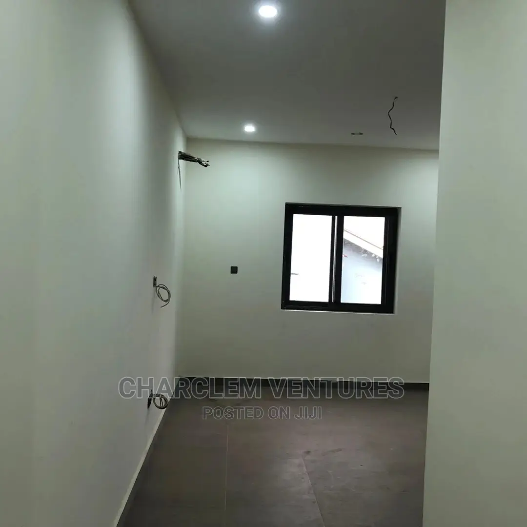 5bdrm Duplex in East Legon for Sale