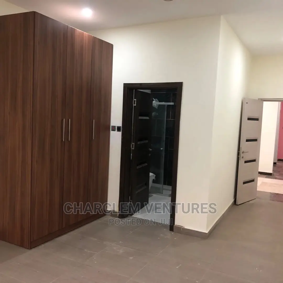 5bdrm Duplex in East Legon for Sale