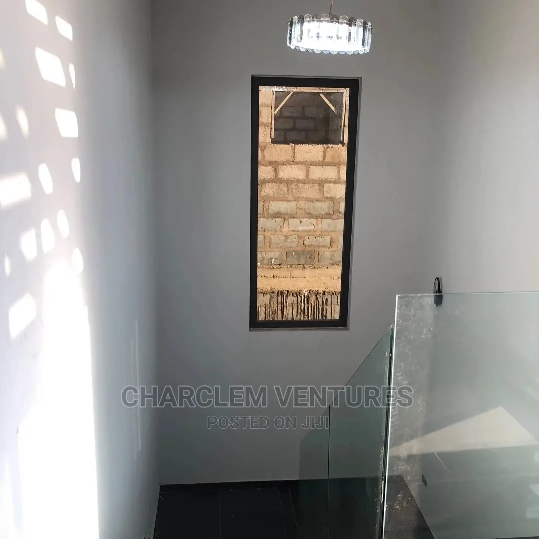 5bdrm Duplex in East Legon for Sale