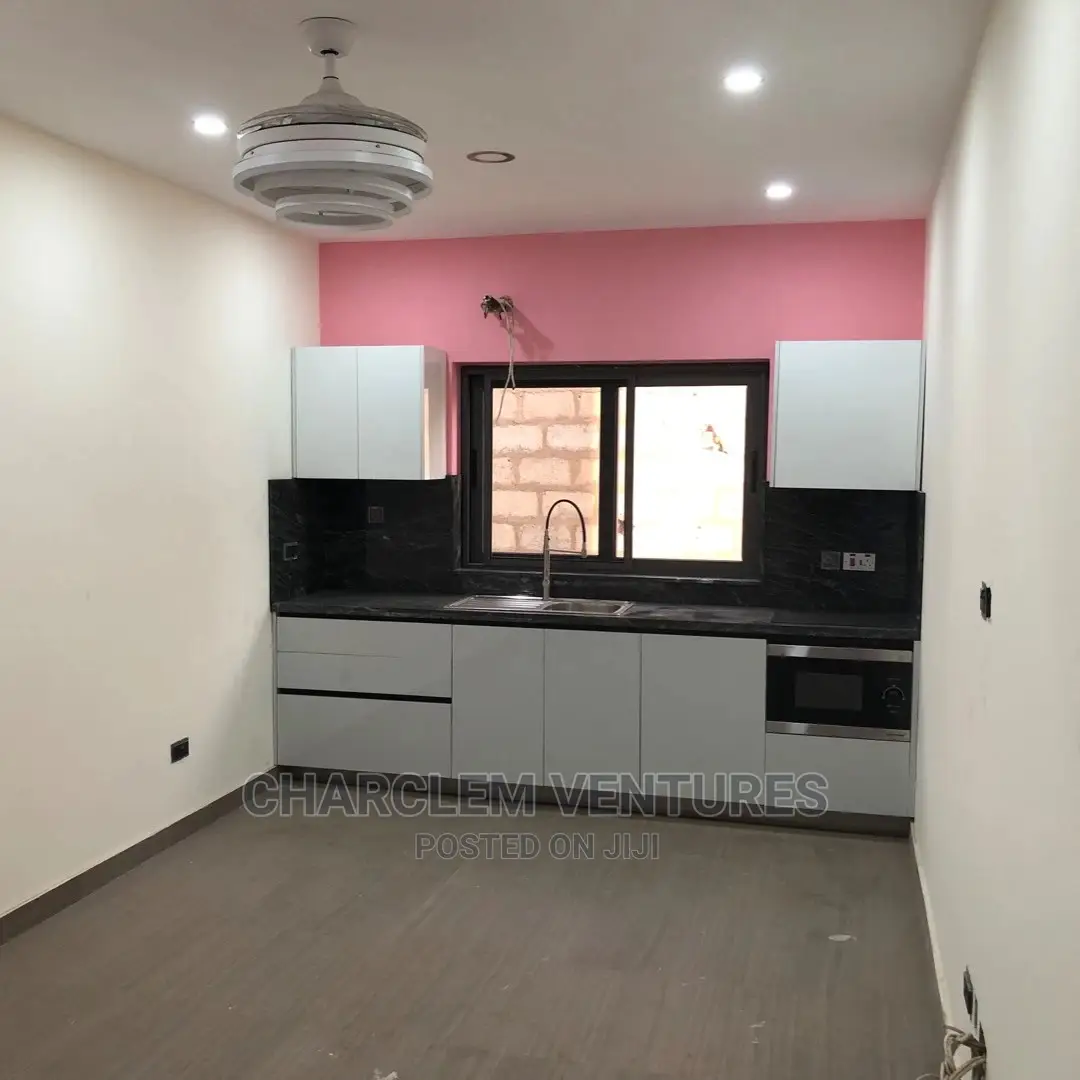 5bdrm Duplex in East Legon for Sale