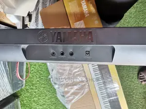 Yamaha PSR E273 Keyboard