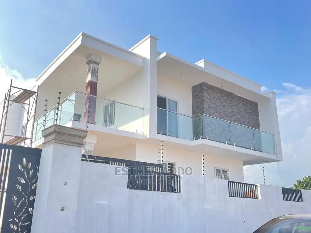 4bdrm House in Lake Side Estate for sale