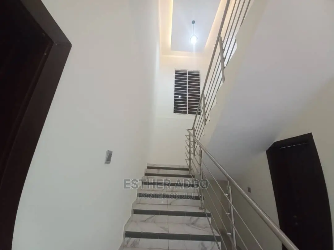4bdrm House in Lake Side Estate for sale