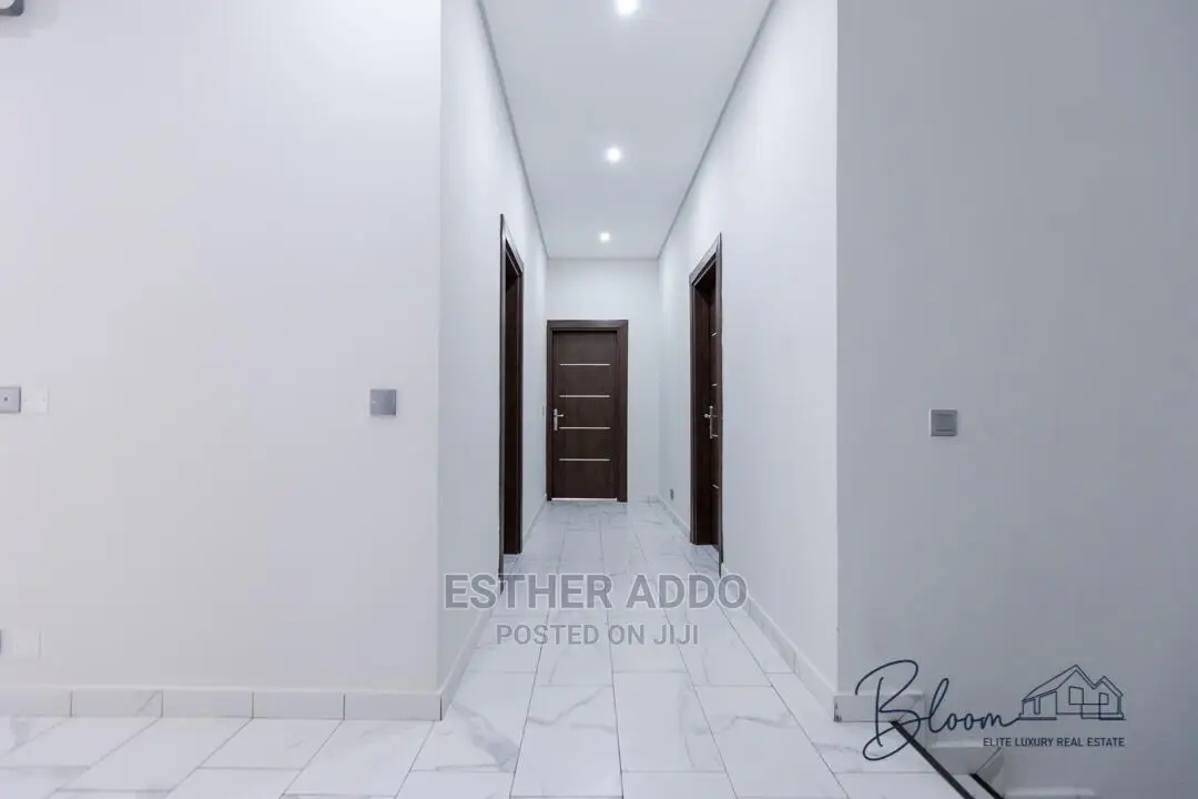 4bdrm House in Lake Side Estate for sale