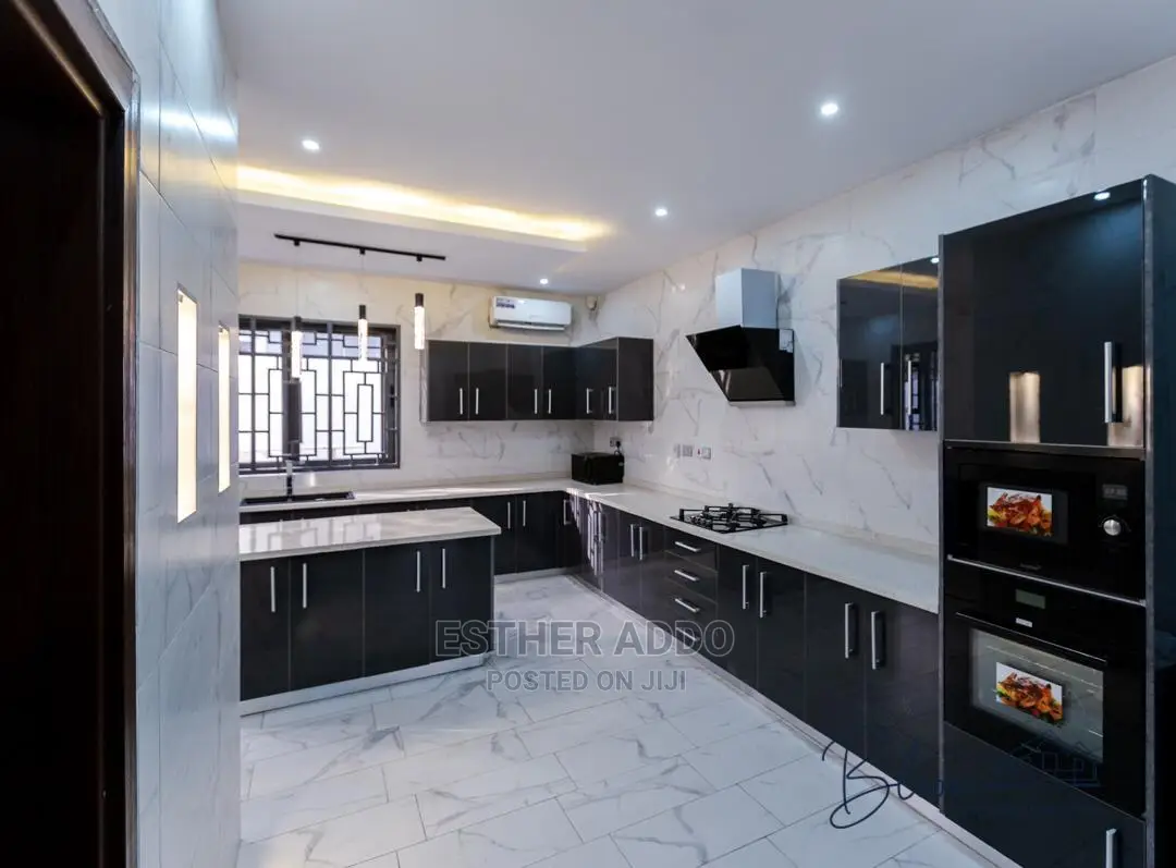 4bdrm House in Lake Side Estate for sale