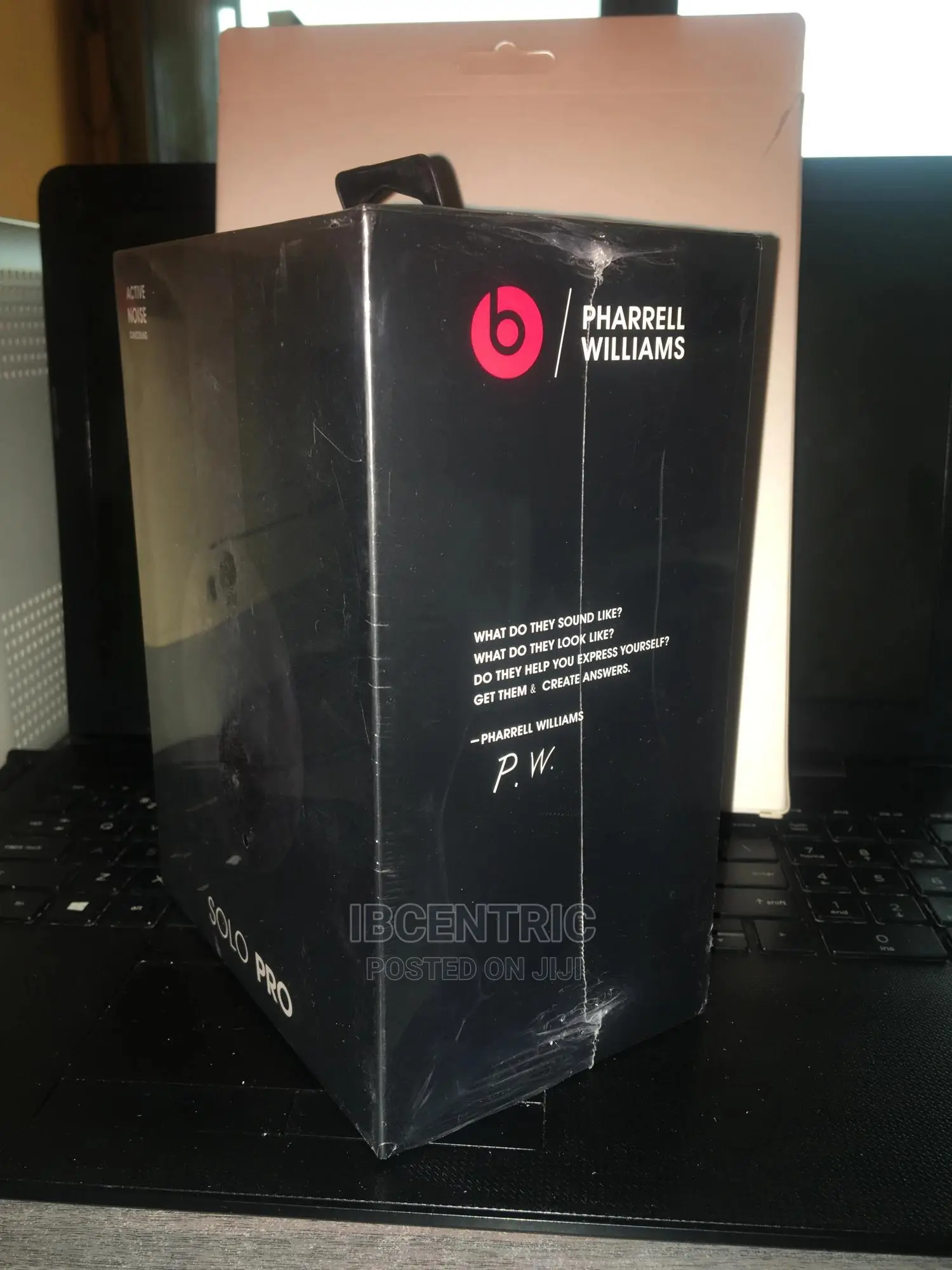 Pharrell Williams Solo Pro Headset