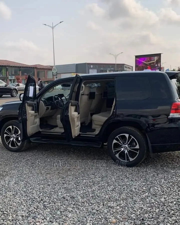 Car Rentals Rent a Toyota Land-Cruisers V8 for Business Trip