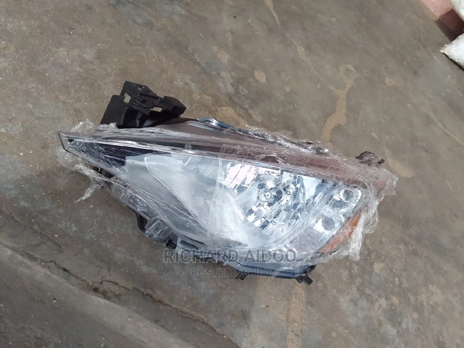 Toyota IA 2014 Headlight Available