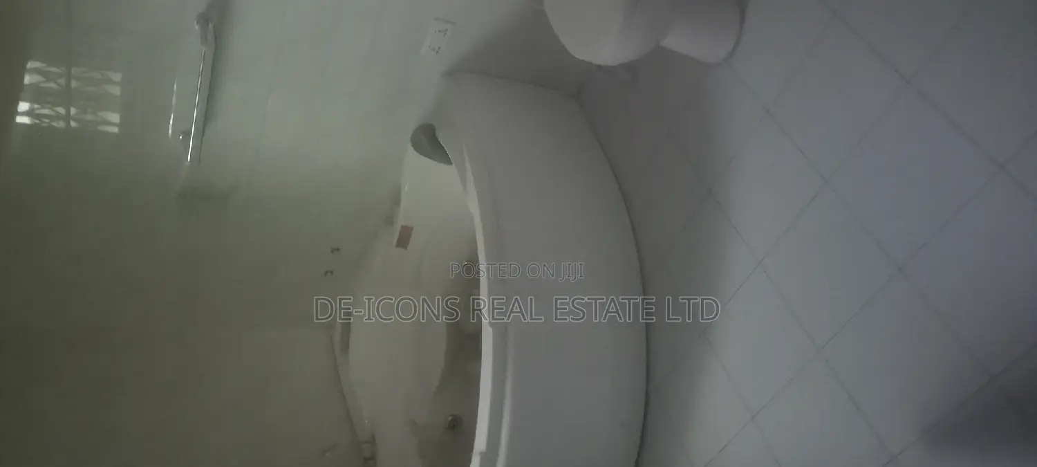 4bdrm Mansion in De-Icons Real Estate, Awutu Senya East Municipal
