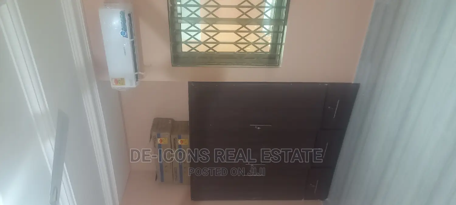4bdrm Mansion in De-Icons Real Estate, Awutu Senya East Municipal