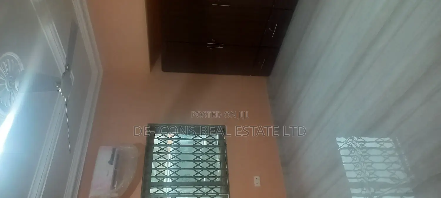 4bdrm Mansion in De-Icons Real Estate, Awutu Senya East Municipal