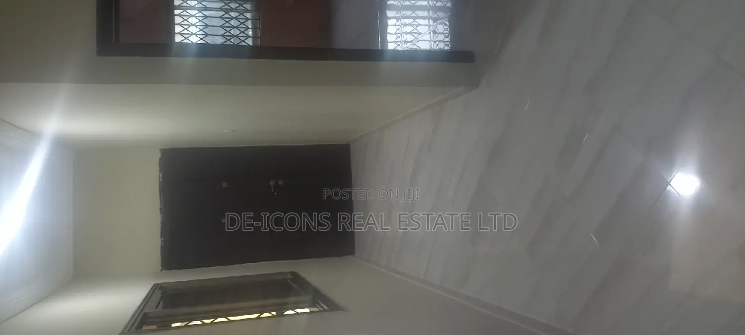 4bdrm Mansion in De-Icons Real Estate, Awutu Senya East Municipal