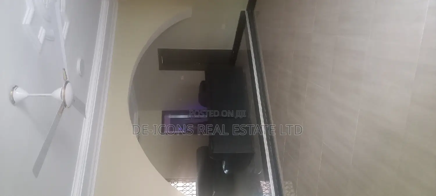 4bdrm Mansion in De-Icons Real Estate, Awutu Senya East Municipal