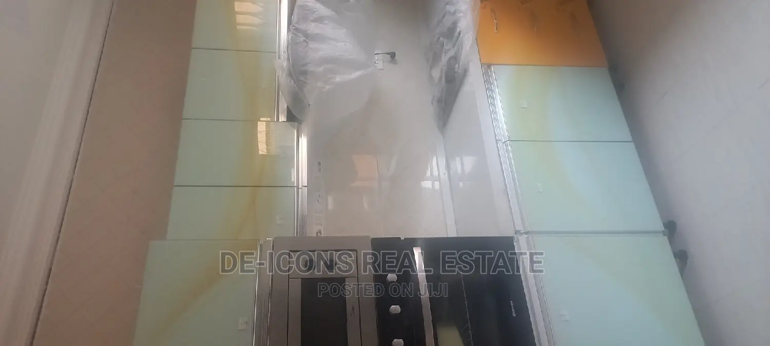 4bdrm Mansion in De-Icons Real Estate, Awutu Senya East Municipal