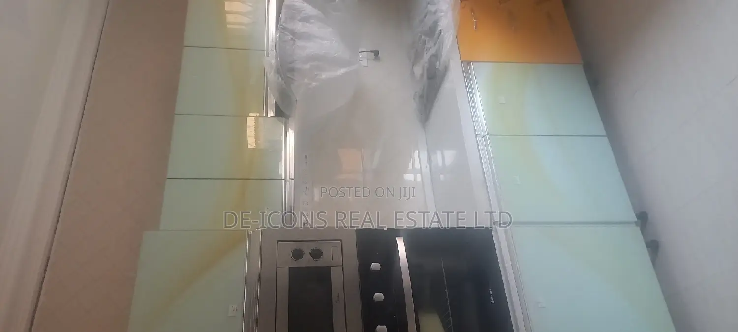4bdrm Mansion in De-Icons Real Estate, Awutu Senya East Municipal