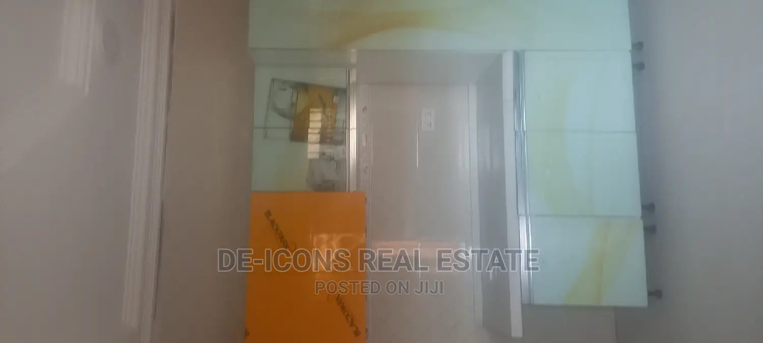 4bdrm Mansion in De-Icons Real Estate, Awutu Senya East Municipal