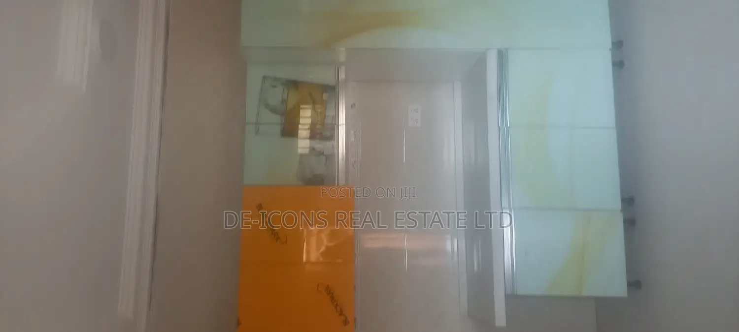 4bdrm Mansion in De-Icons Real Estate, Awutu Senya East Municipal