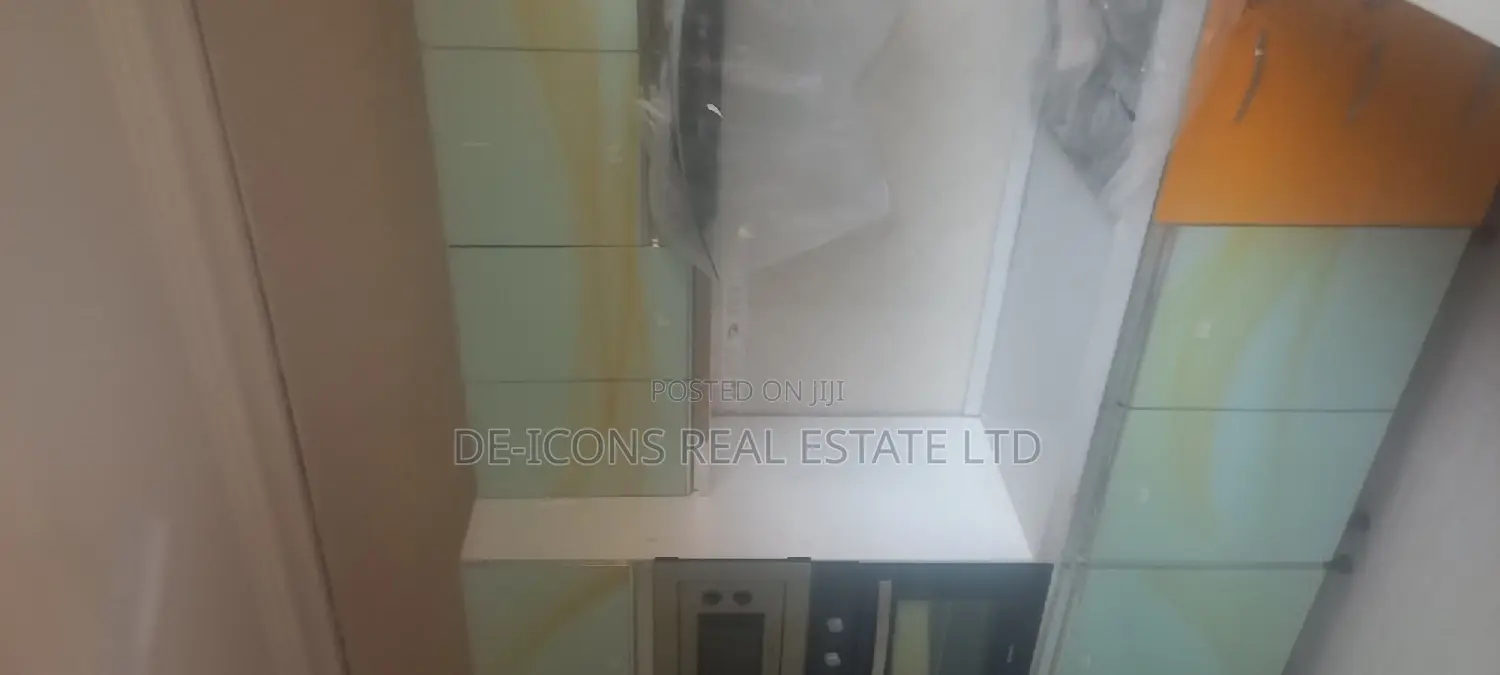 4bdrm Mansion in De-Icons Real Estate, Awutu Senya East Municipal
