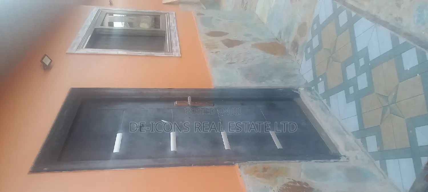 4bdrm Mansion in De-Icons Real Estate, Awutu Senya East Municipal
