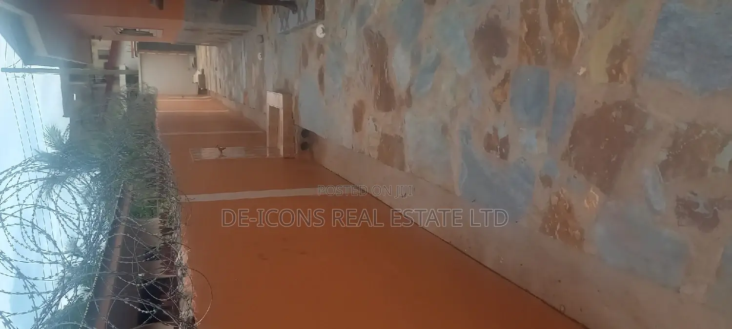 4bdrm Mansion in De-Icons Real Estate, Awutu Senya East Municipal