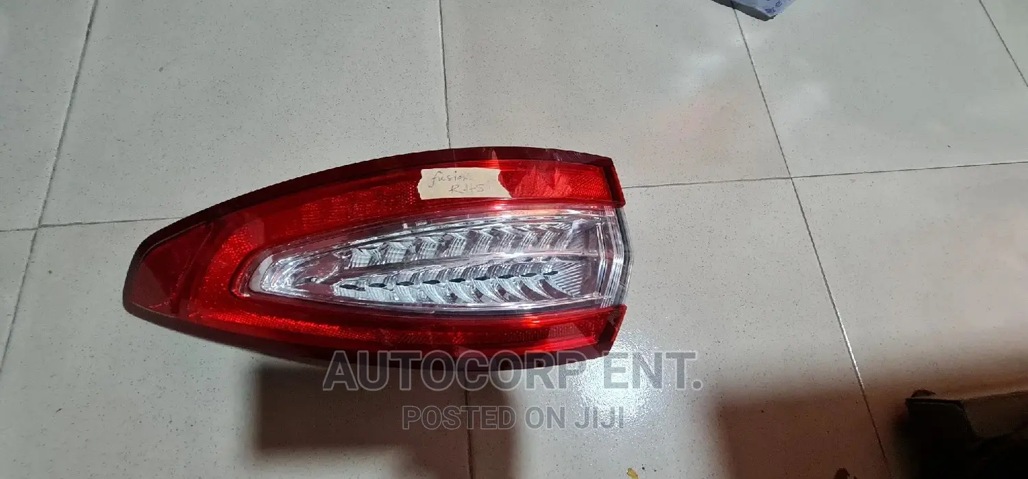 2013 - 2016 Ford Fusion Tail Light
