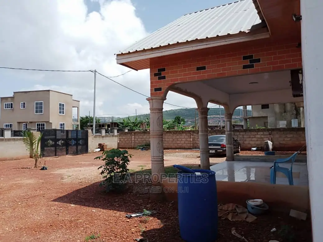 4bdrm House in E a Properties, Boi for Sale