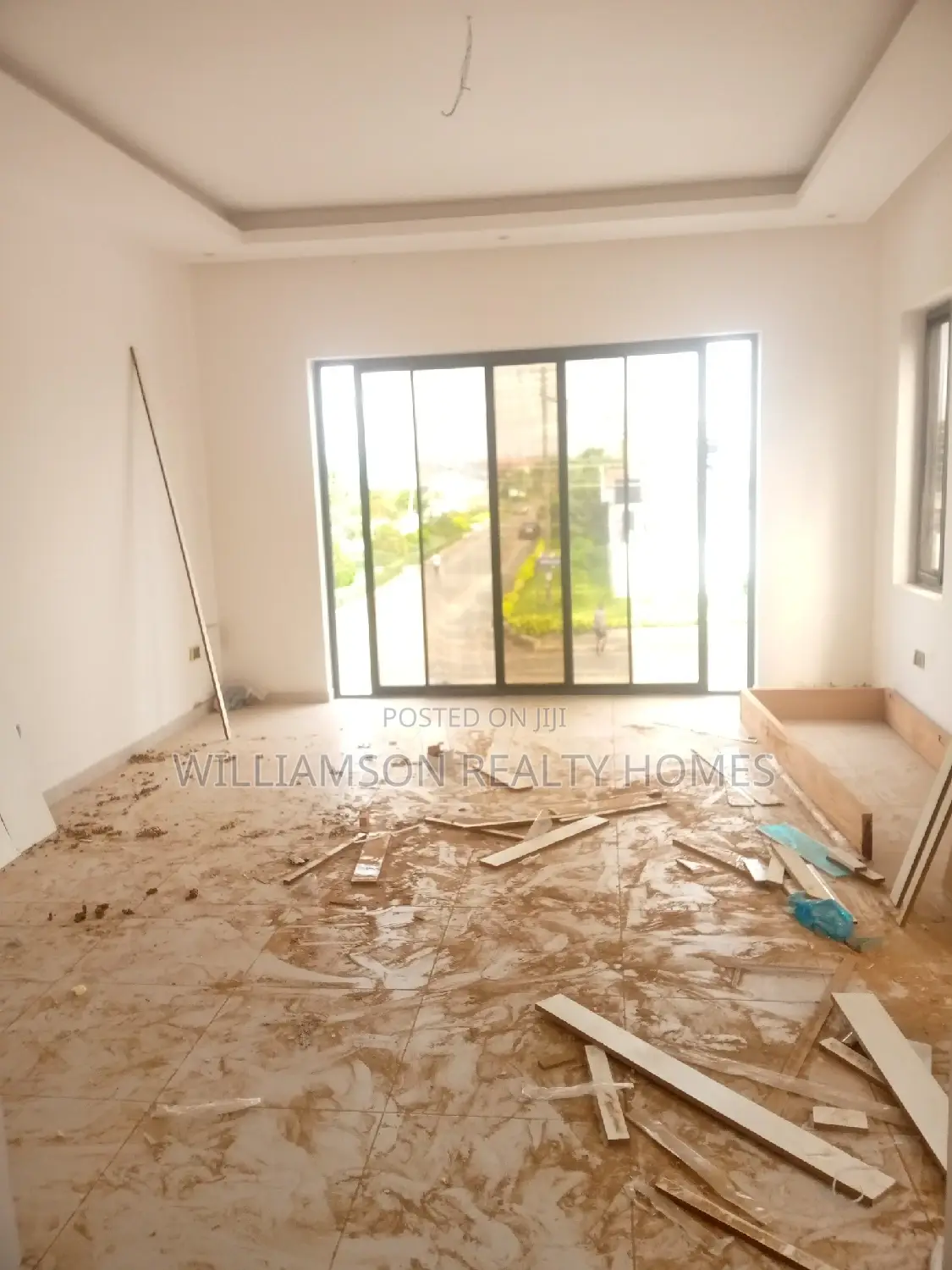 5bdrm Mansion in Community 20, Spintex for Sale